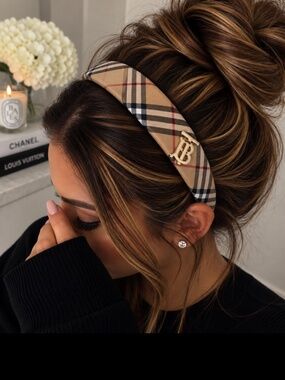 Stripped Burberry Style Head with Gold Accents